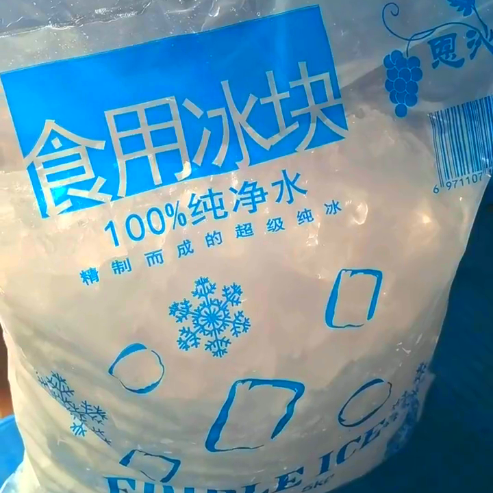 上海夏日酷熱，冰塊生產(chǎn)廠家對(duì)各行業(yè)至關(guān)重要及生產(chǎn)流程